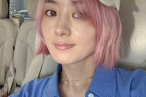 赵丽颖粉红短发登热搜，与黄晓明新剧《造城者》杀青
