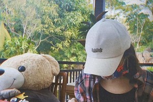 赵丽颖短发亮相颜值回春，35岁穿搭风格多变