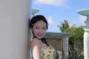 程潇海边泳装美照曝光 身材火辣惊艳全网