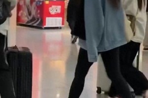 刘亦菲瘦身逆袭，机场造型美腿惊艳