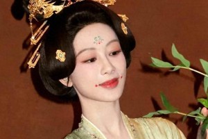 杨紫颜值变迁与演艺成长：从童星到实力派