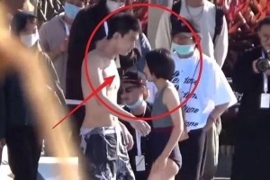 吴磊张子枫泳池甜蜜对戏，张子枫身材引热议