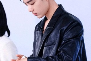 肖战欧莱雅直播：水光发秘籍与粉丝狂欢