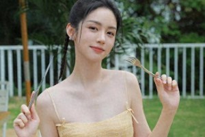 周也短发造型与演技裂变：95后小花的时尚革命