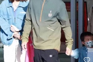 郑恺带妻儿录制《奔跑吧》西安篇，全家福首曝光