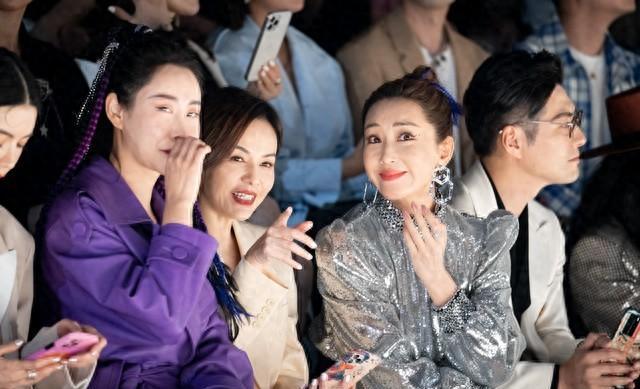 黄奕蒋梦婕红毯同框