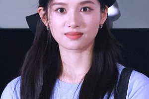 张婧仪亮相《独一无二》北京首映礼
